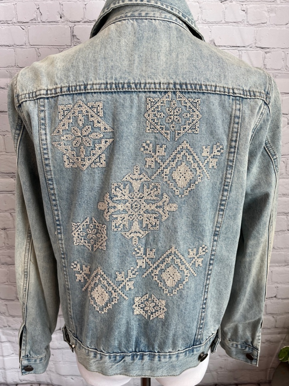Go Fish Light Wash Denim Jacket - Picture 3 of 5